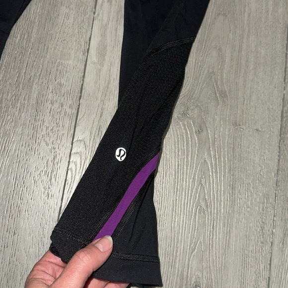 Lululemon Leggings  size 8 Black and Purple Leggings - Picture 3 of 9